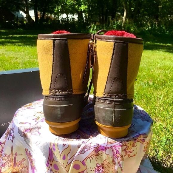 TOMMY HILFIGER ROAN LACE UP DUCK BOOTS 9 NEW - Picture 9 of 16